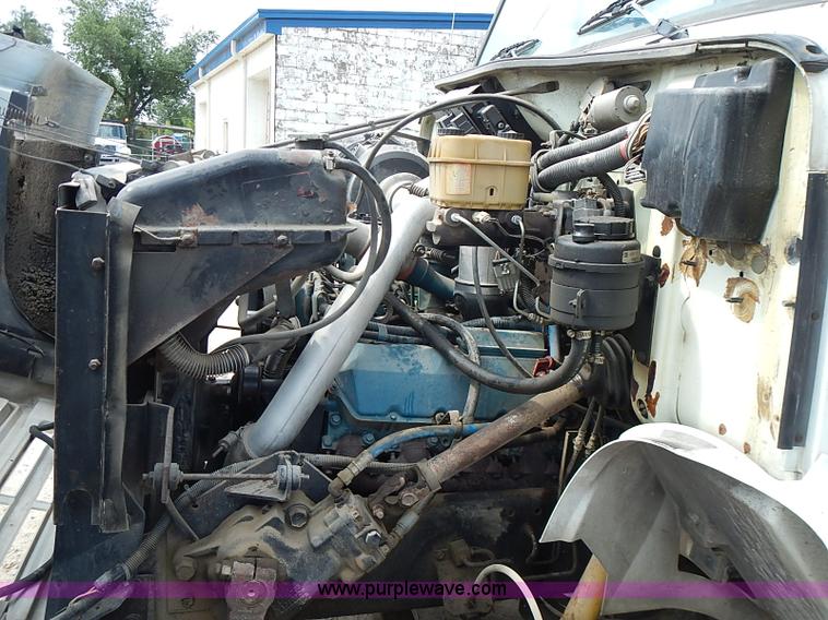 image for item I3549 1995 International 4700 Lo Profile flatbed truck