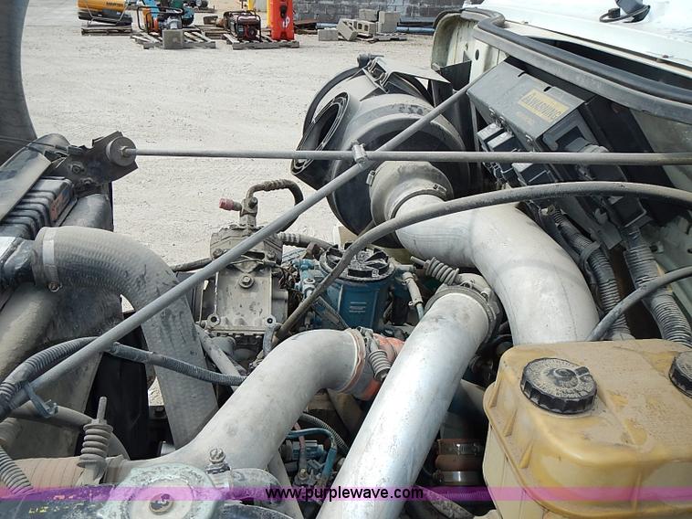 image for item I3549 1995 International 4700 Lo Profile flatbed truck