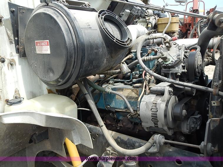 image for item I3549 1995 International 4700 Lo Profile flatbed truck