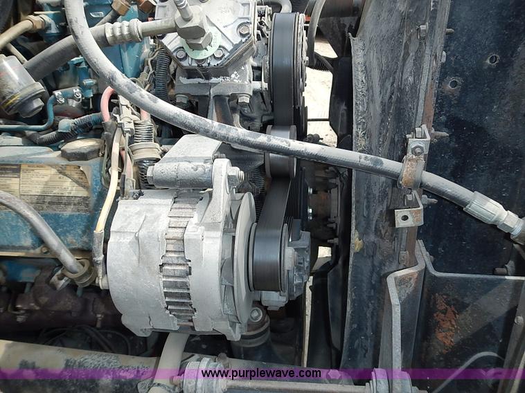 image for item I3549 1995 International 4700 Lo Profile flatbed truck