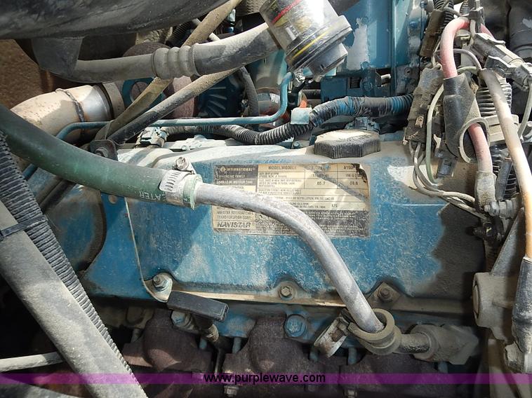 image for item I3549 1995 International 4700 Lo Profile flatbed truck