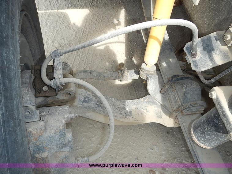 image for item I3549 1995 International 4700 Lo Profile flatbed truck