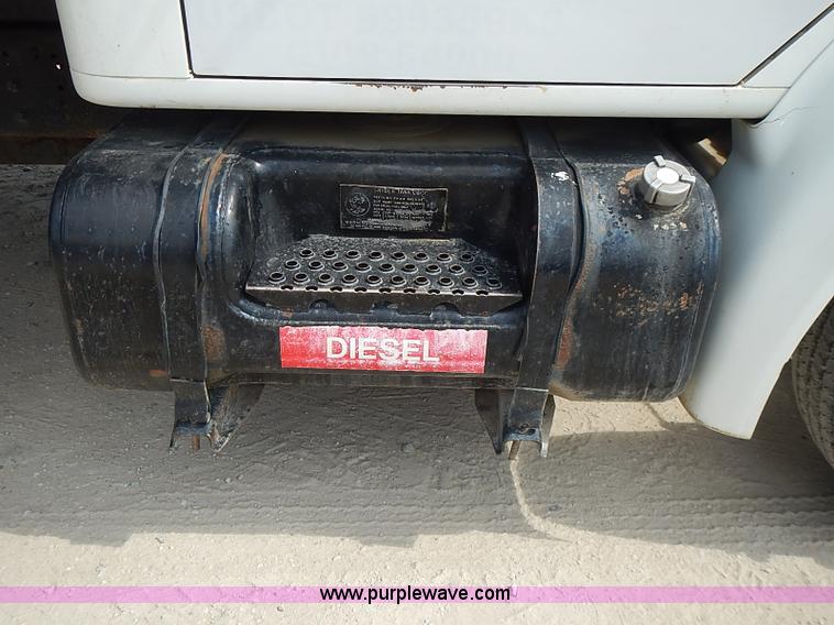 image for item I3549 1995 International 4700 Lo Profile flatbed truck