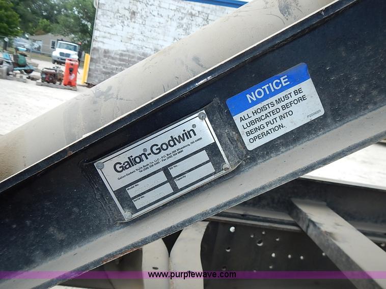 image for item I3549 1995 International 4700 Lo Profile flatbed truck