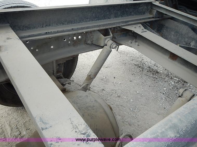 image for item I3549 1995 International 4700 Lo Profile flatbed truck