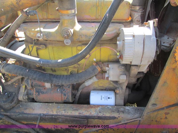 image for item I4136 1975 Case 450 dozer