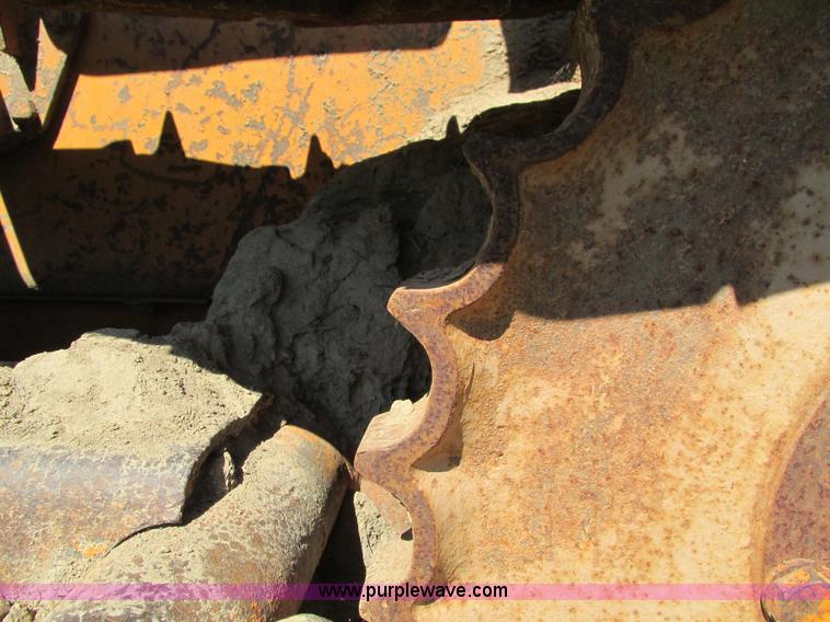 image for item I4136 1975 Case 450 dozer