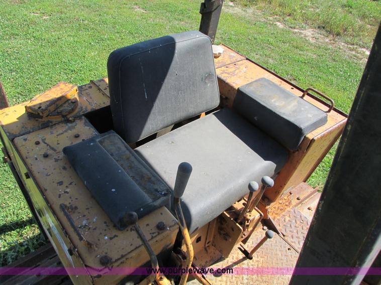 image for item I4136 1975 Case 450 dozer