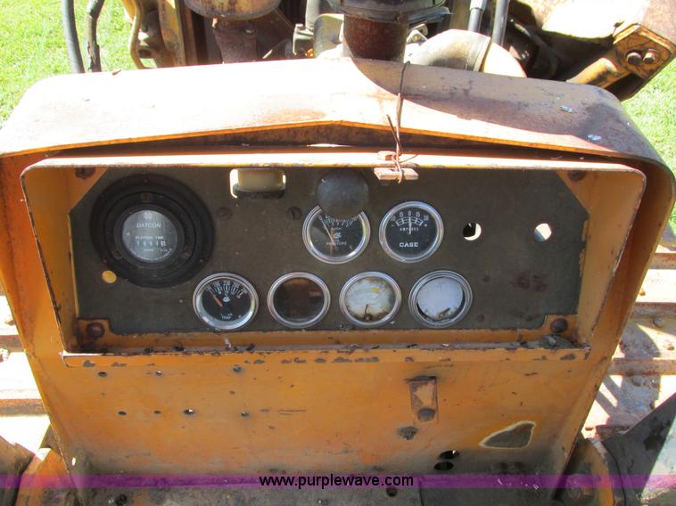 image for item I4136 1975 Case 450 dozer