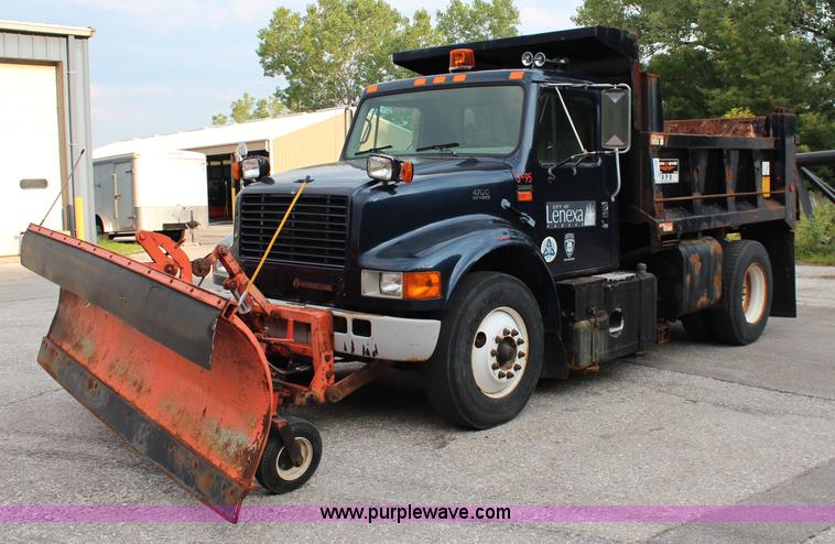 image for item J2160 1999 International 4700 dump truck