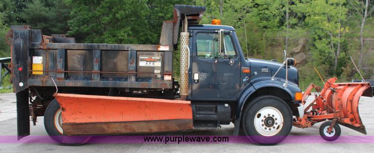 image for item J2160 1999 International 4700 dump truck