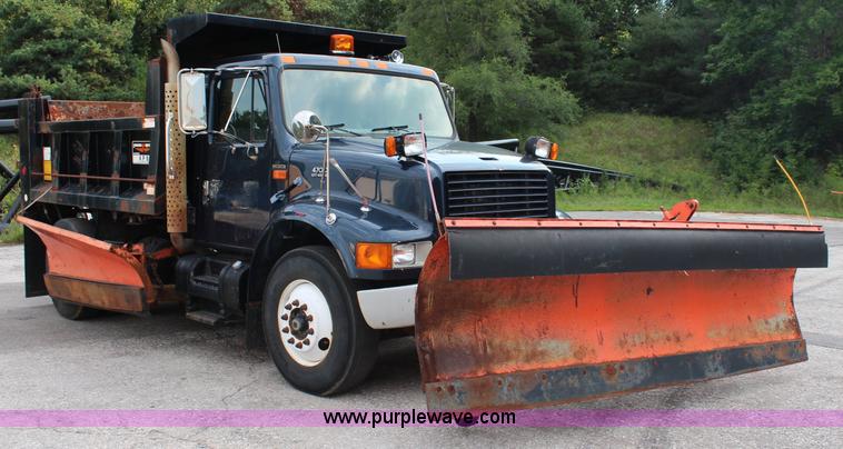 image for item J2160 1999 International 4700 dump truck