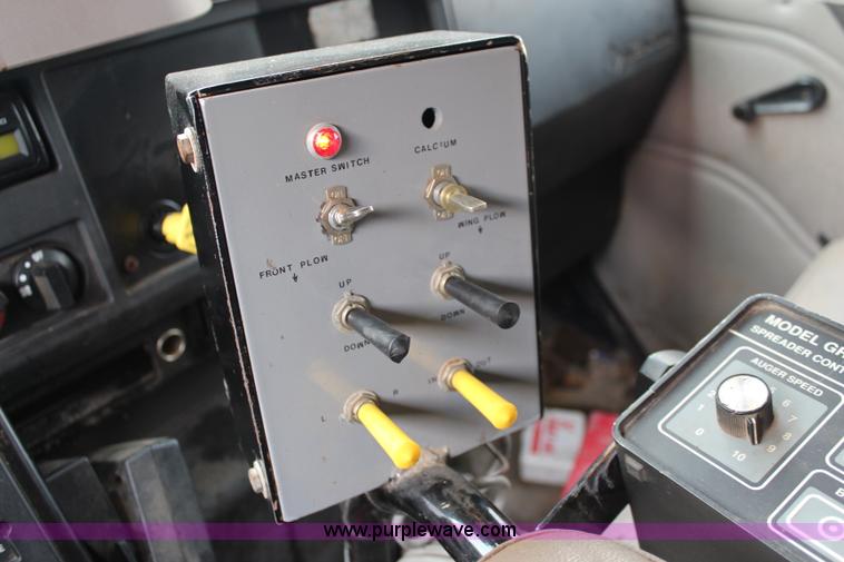 image for item J2160 1999 International 4700 dump truck