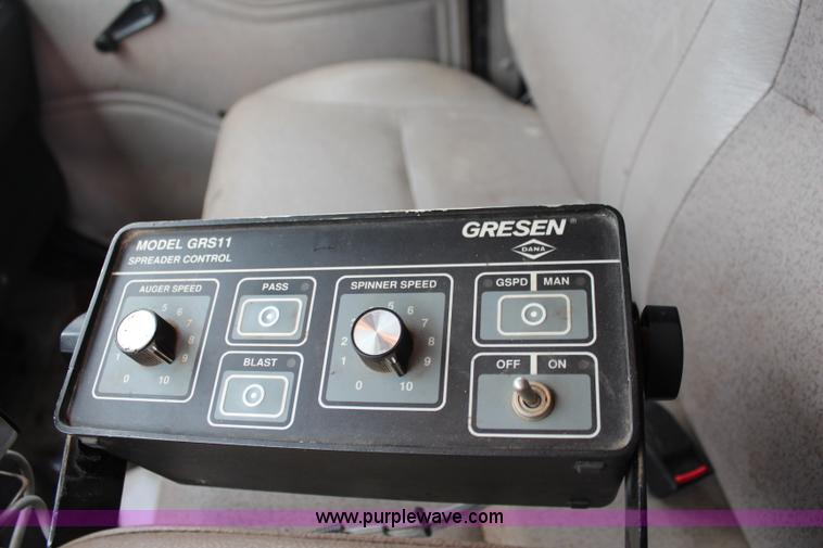 image for item J2160 1999 International 4700 dump truck