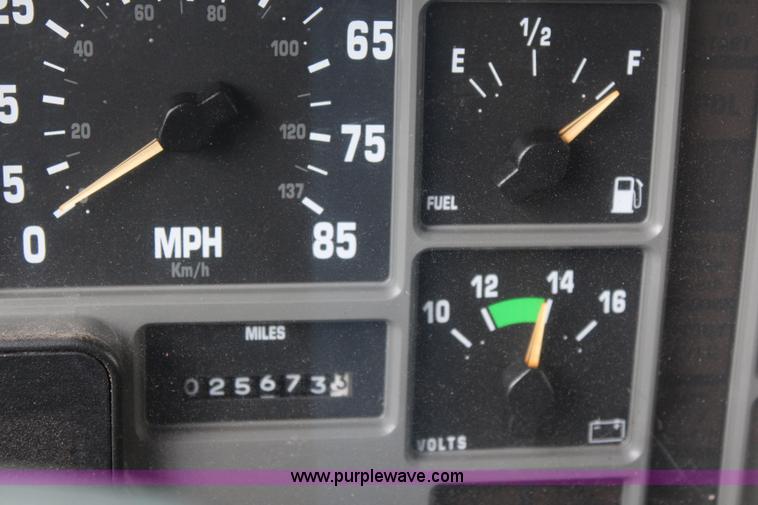 image for item J2160 1999 International 4700 dump truck