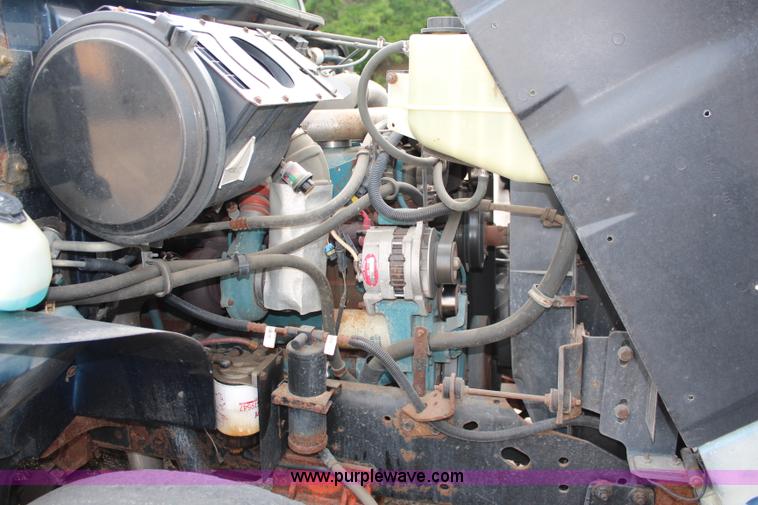 image for item J2160 1999 International 4700 dump truck