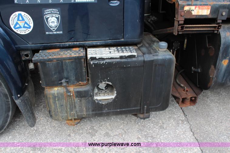 image for item J2160 1999 International 4700 dump truck