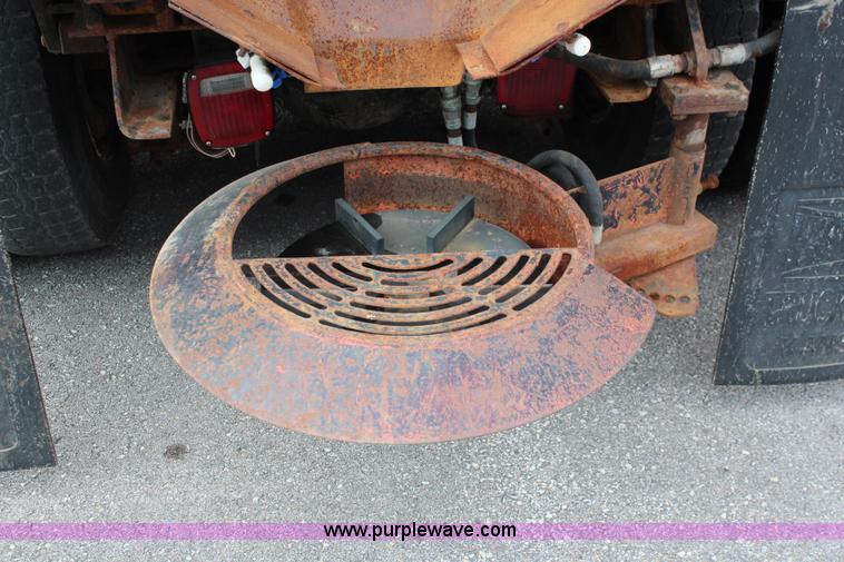 image for item J2160 1999 International 4700 dump truck