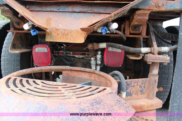 image for item J2160 1999 International 4700 dump truck