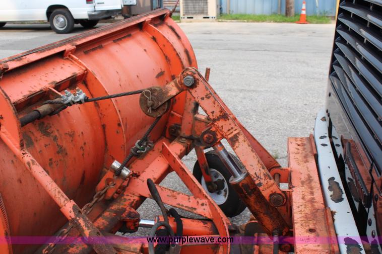 image for item J2160 1999 International 4700 dump truck