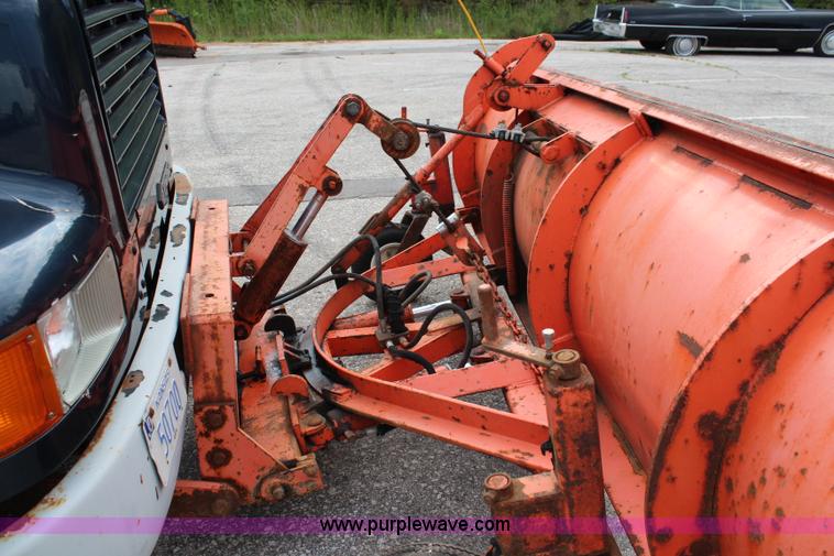 image for item J2160 1999 International 4700 dump truck
