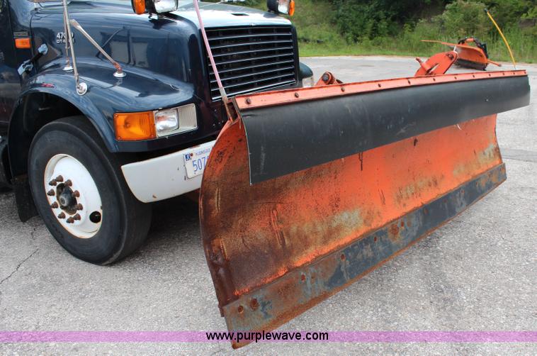 image for item J2160 1999 International 4700 dump truck