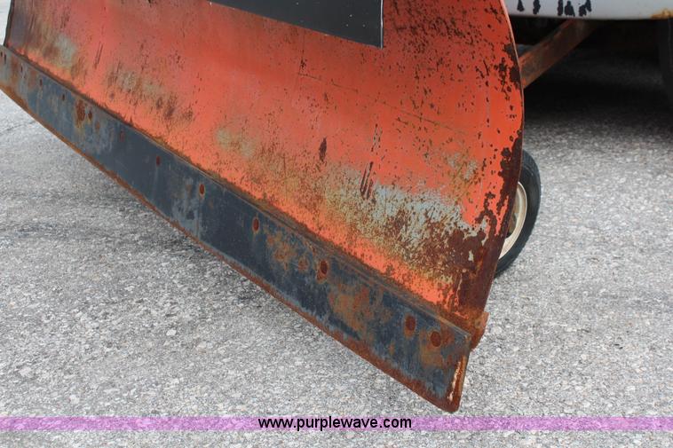 image for item J2160 1999 International 4700 dump truck