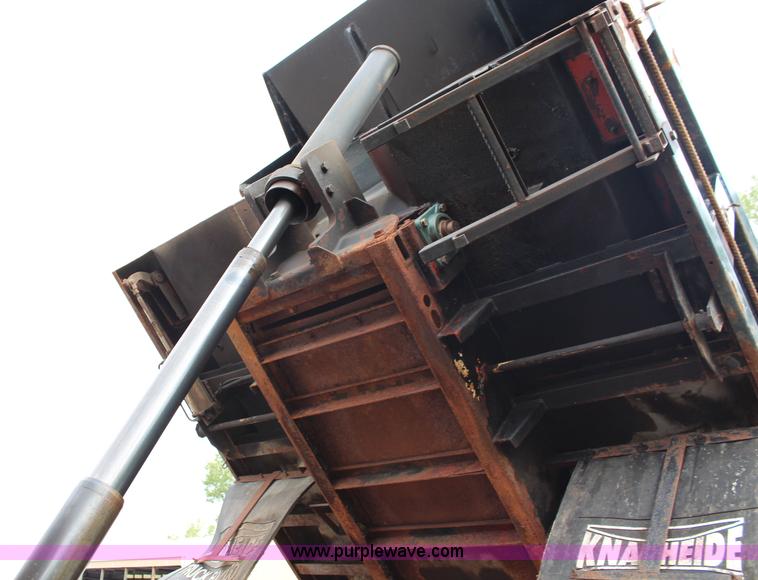 image for item J2160 1999 International 4700 dump truck