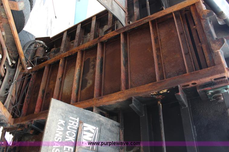 image for item J2160 1999 International 4700 dump truck