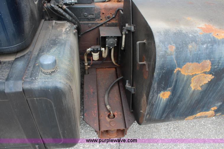 image for item J2160 1999 International 4700 dump truck