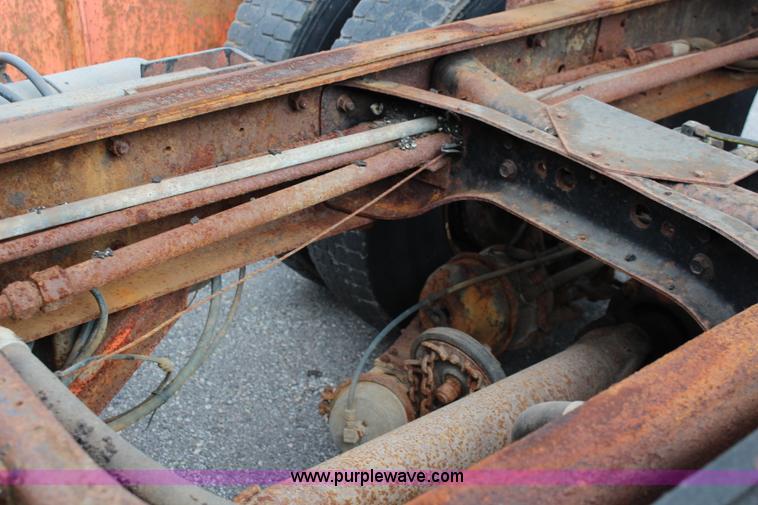 image for item J2160 1999 International 4700 dump truck