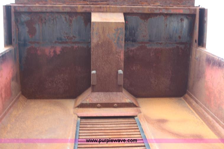 image for item J2160 1999 International 4700 dump truck