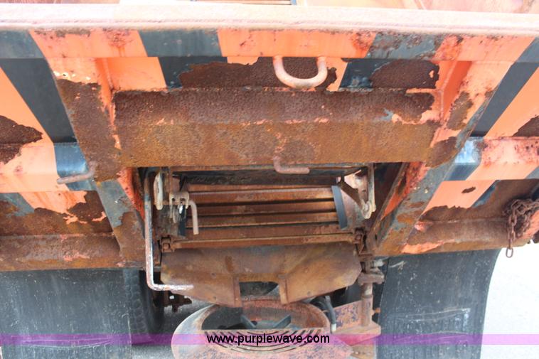 image for item J2160 1999 International 4700 dump truck