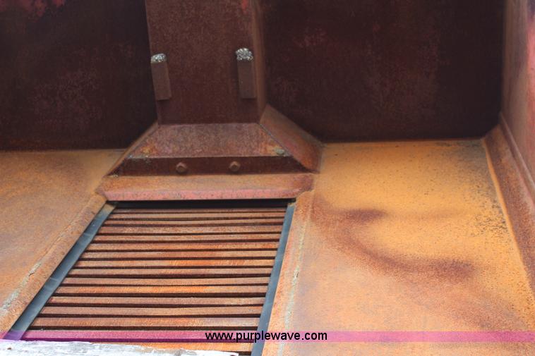 image for item J2160 1999 International 4700 dump truck