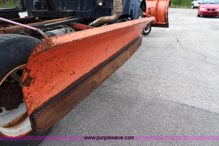 image for item J2160 1999 International 4700 dump truck