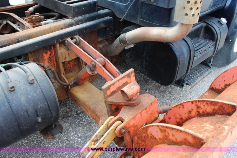 image for item J2160 1999 International 4700 dump truck