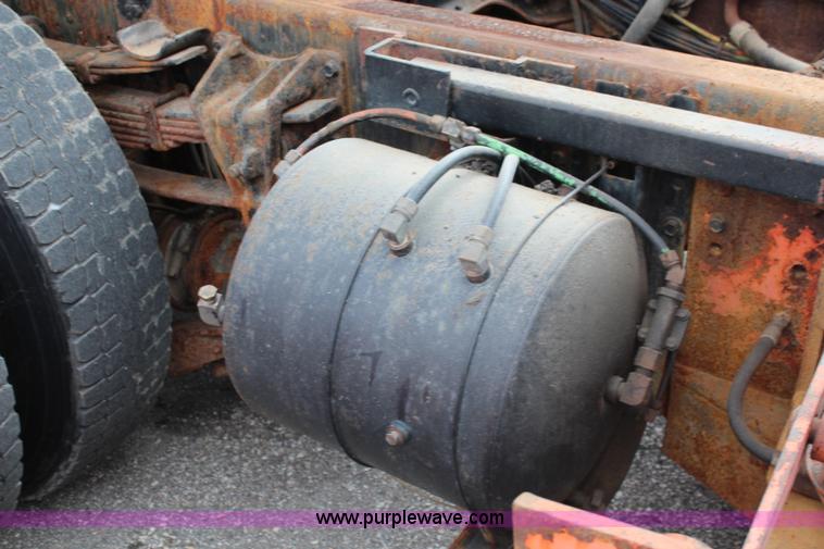 image for item J2160 1999 International 4700 dump truck