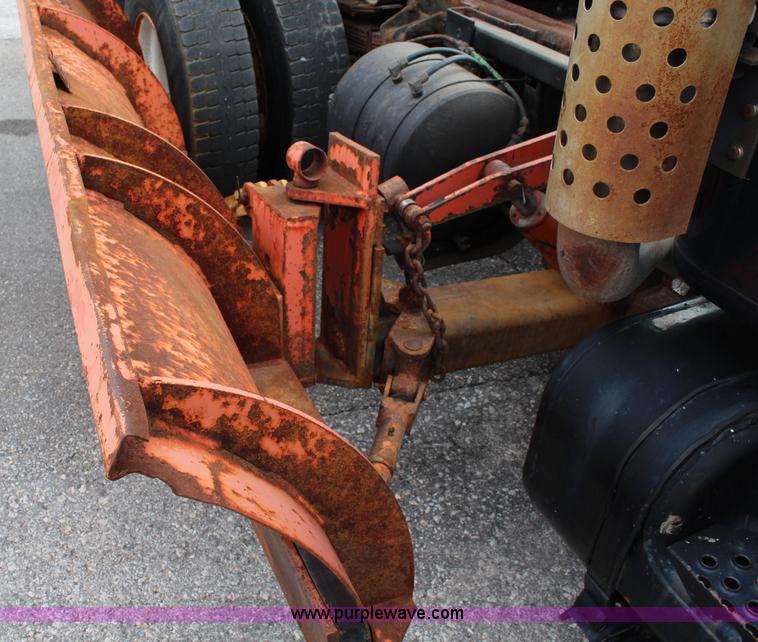 image for item J2160 1999 International 4700 dump truck