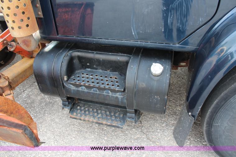 image for item J2160 1999 International 4700 dump truck