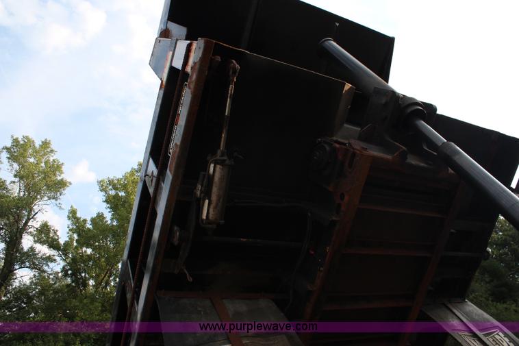 image for item J2160 1999 International 4700 dump truck