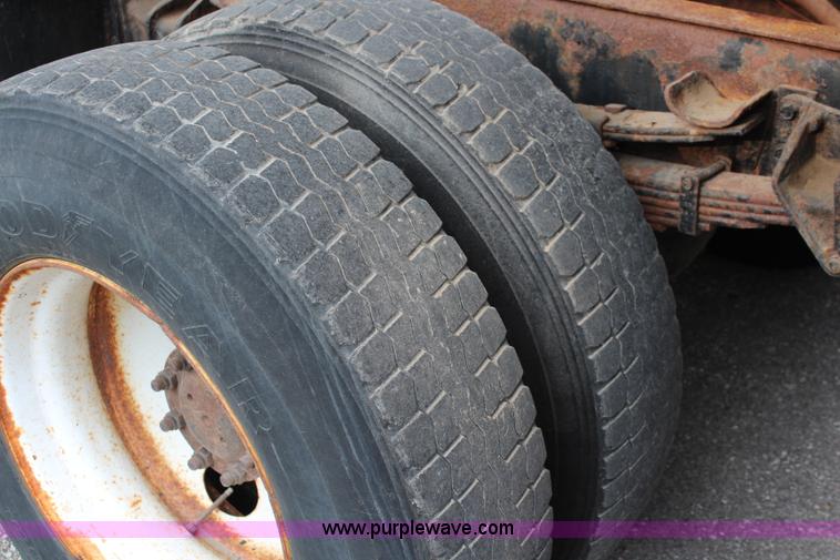 image for item J2160 1999 International 4700 dump truck