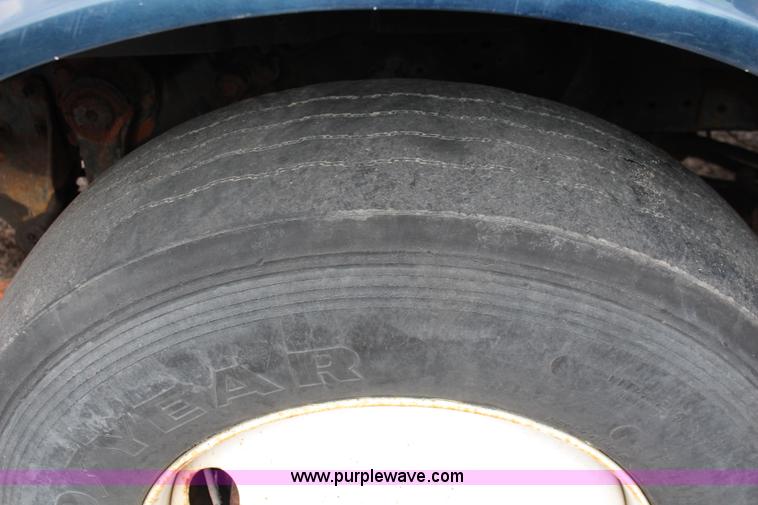 image for item J2160 1999 International 4700 dump truck