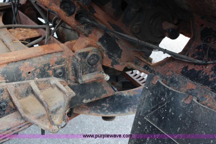 image for item J2160 1999 International 4700 dump truck