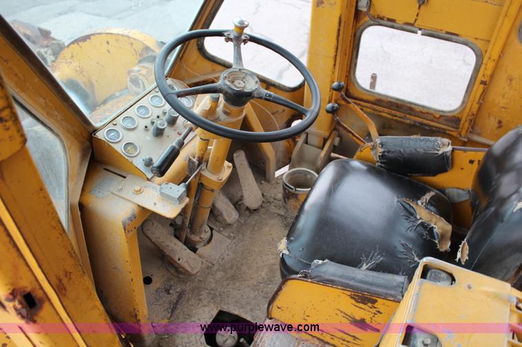 image for item J2166 1968 Caterpillar 966C wheel loader
