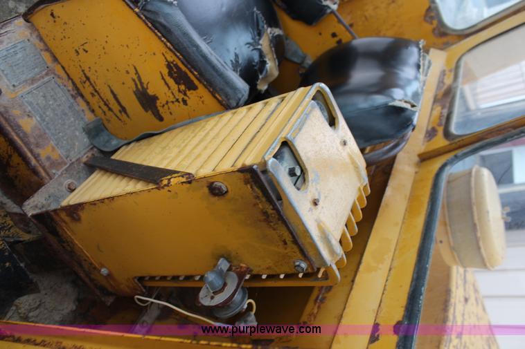 image for item J2166 1968 Caterpillar 966C wheel loader