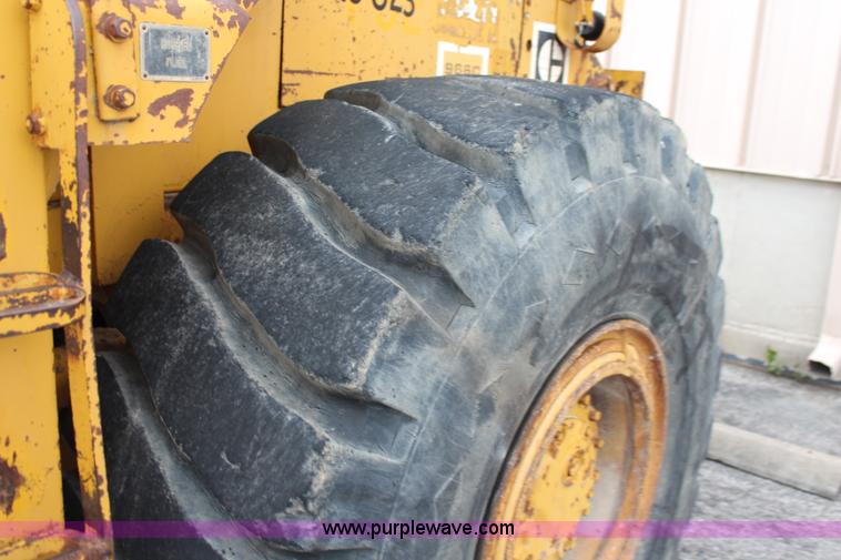 image for item J2166 1968 Caterpillar 966C wheel loader