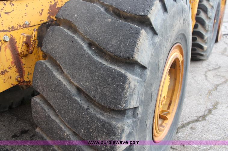 image for item J2166 1968 Caterpillar 966C wheel loader