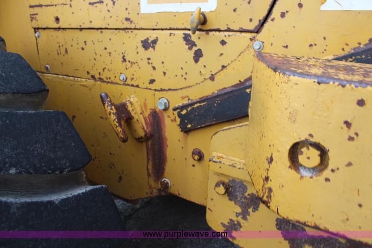 image for item J2166 1968 Caterpillar 966C wheel loader