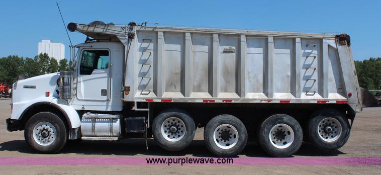 image for item J2191 2000 Kenworth T800 dump truck