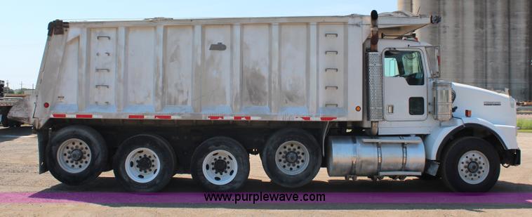 image for item J2191 2000 Kenworth T800 dump truck